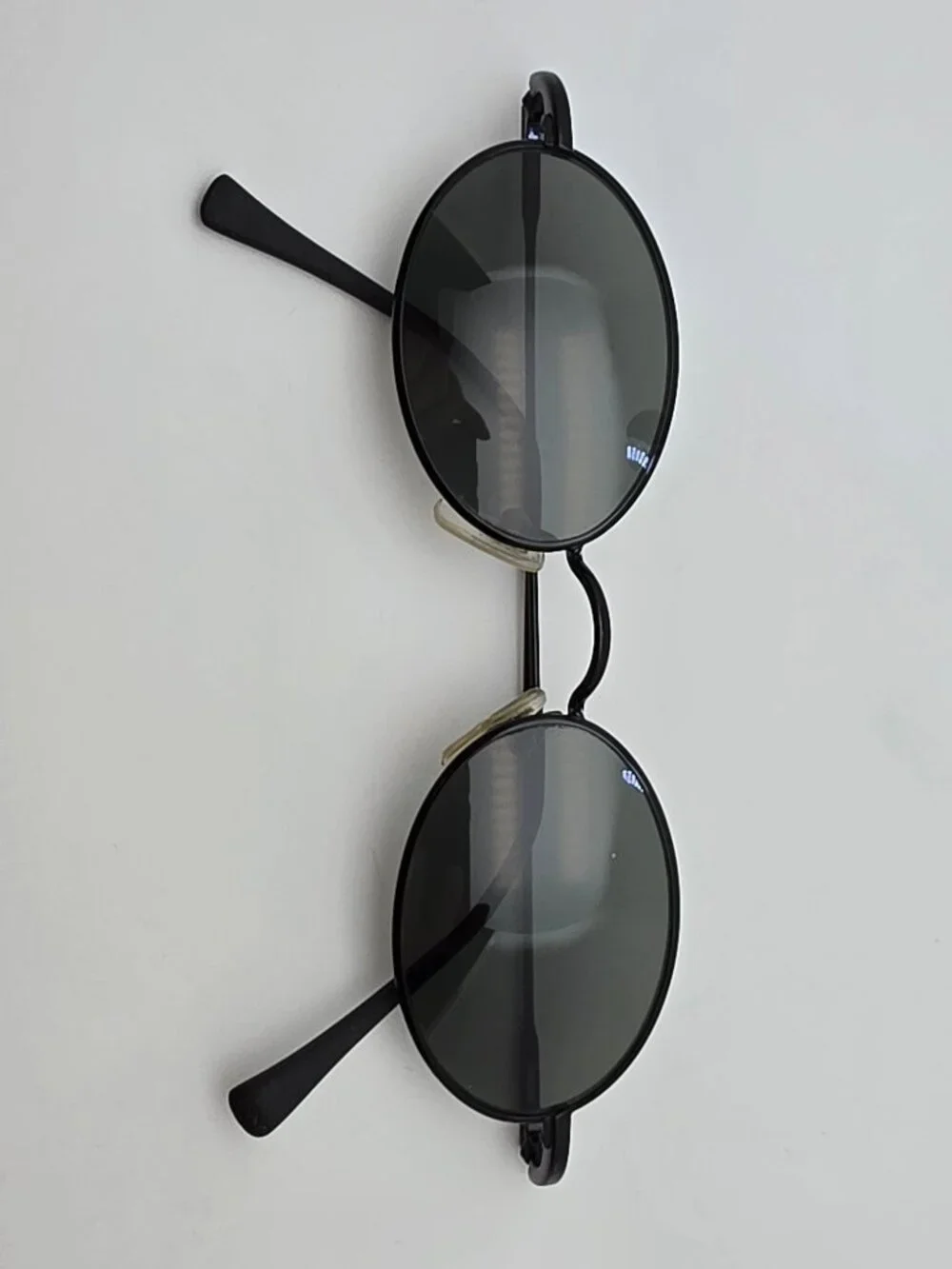 DKNY 7202S 001 Black Frame Green Lens Oval Sunglasses w/ Case 48-20-145
